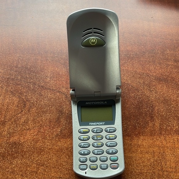 Vintage Mercedes-Benz Motorola Timeport Cell Phone sold as is. Preowned - Picture 7 of 12